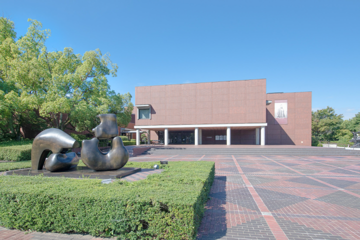 山梨県立美術館が開館