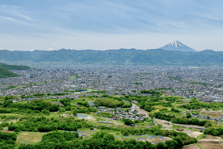 甲府盆地の雄大な風景